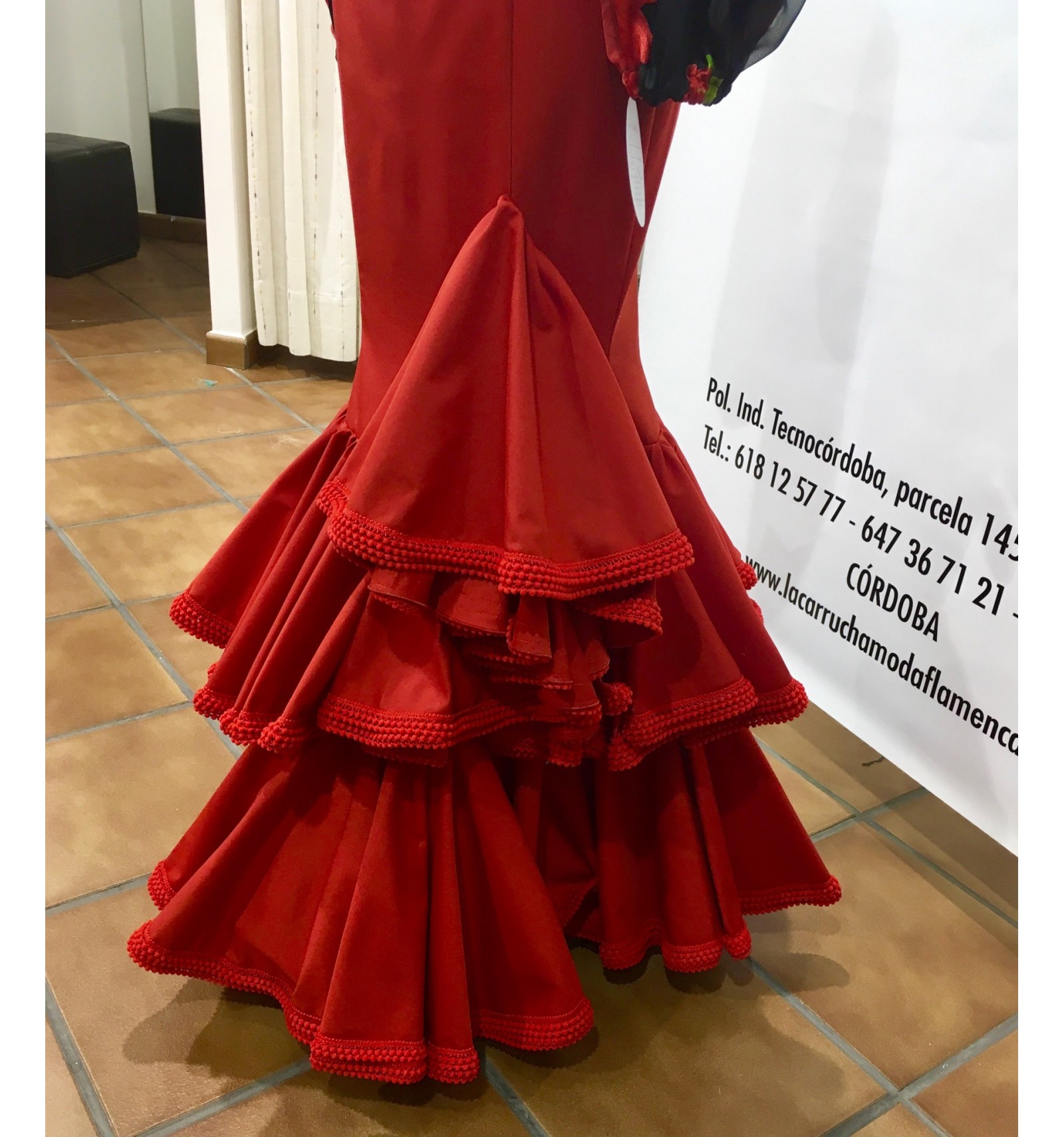 himno Nacional Raza humana raqueta Falda Flamenca roja
